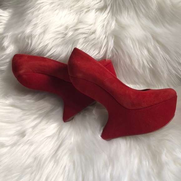 Used red Aldo gravity defying wedge - Picture 3 of 8